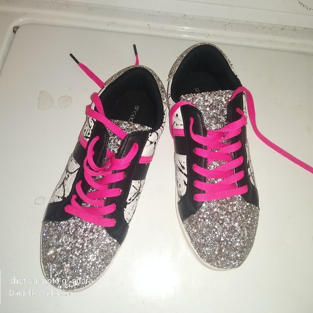 ShoeDazzle tennis shoes brand new wore like maybe